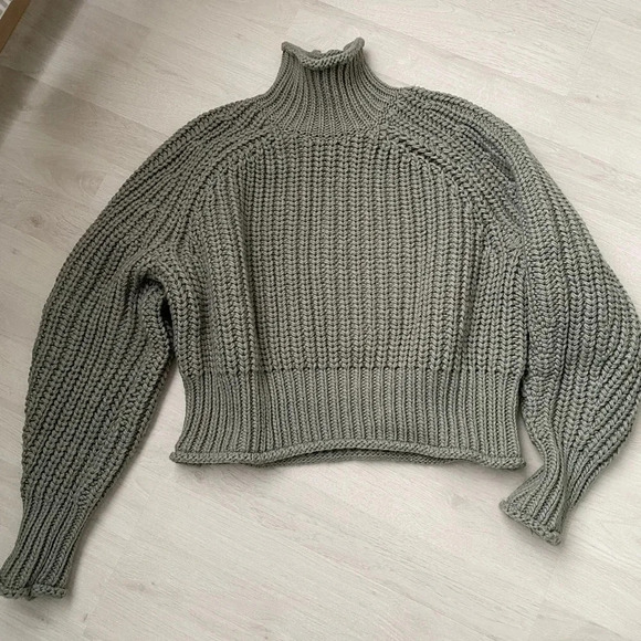 H&M - Chunky Knit Turtleneck Cropped Green Sweater - Picture 4 of 7